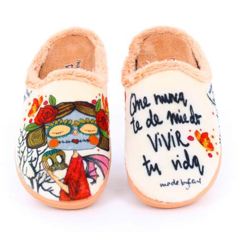 Zapatilla de Casa Everest...