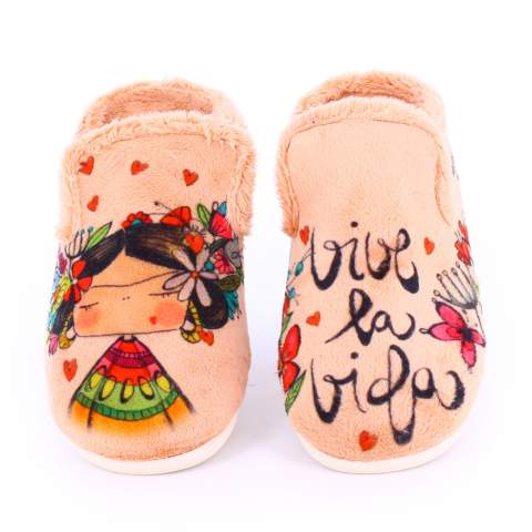 Zapatilla de Casa Everest...