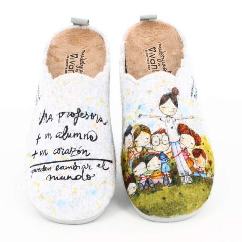 Zapatillas de Casa "Una profesora + un alumn@ + un corazón pueden cambiar el mundo" Fieltro Gris